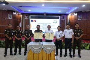 Penandatanganan Perjanjian Kerjasama Antara Kejaksaan Tinggi Banten Dengan PT Kereta Api Indonesia Persero