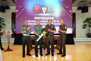 TNI Terima Hibah Mobil Kawal dan Mobil Tahanan Militer dari Kejaksaan RI